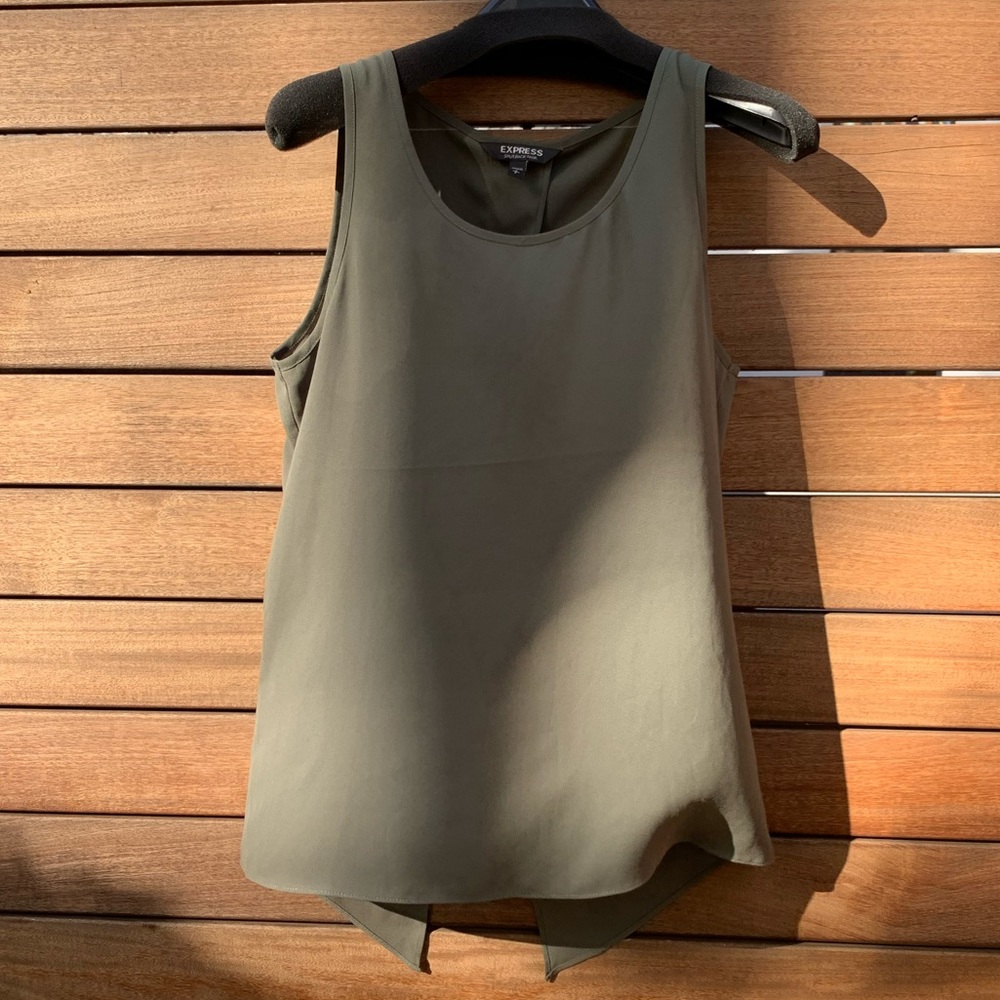 Express Split Back Top - NWOT - Picture 3 of 7